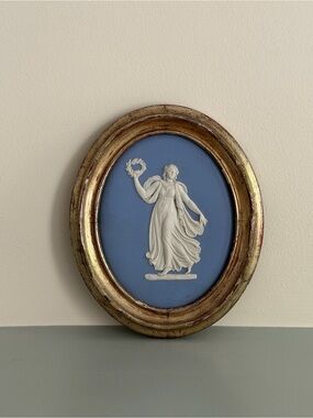 Oval Gold Frame with Wedgwood